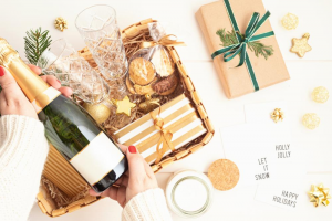 18 Amazing Christmas Holiday Gifts To Buy For Your Male And Female Teacher